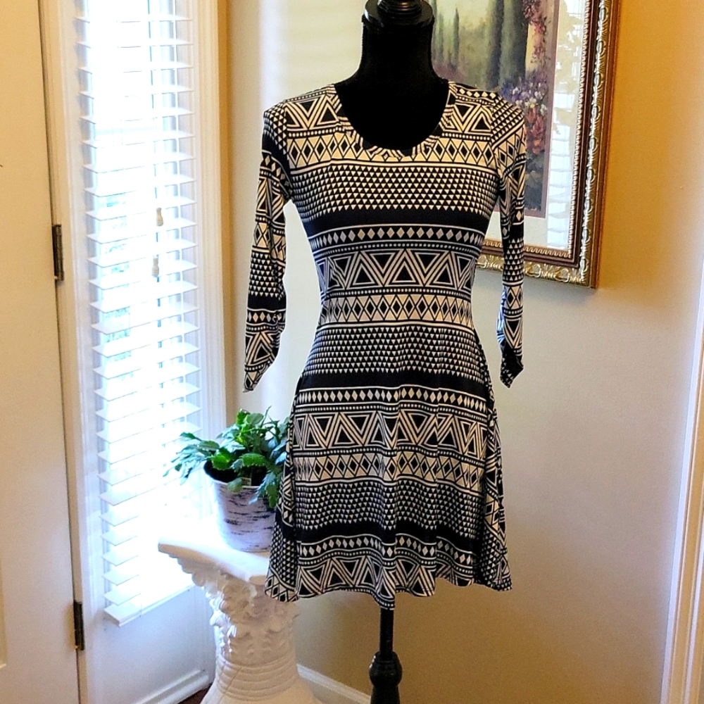 PRETTY YOUNG THING navy white geometric print hi-low fit & flare tunic Sm New…